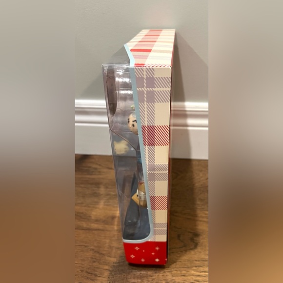 Tsum Tsum Disney100 Retro Reimagined Holiday Pack 18 Figures with Accessories - Picture 5 of 8